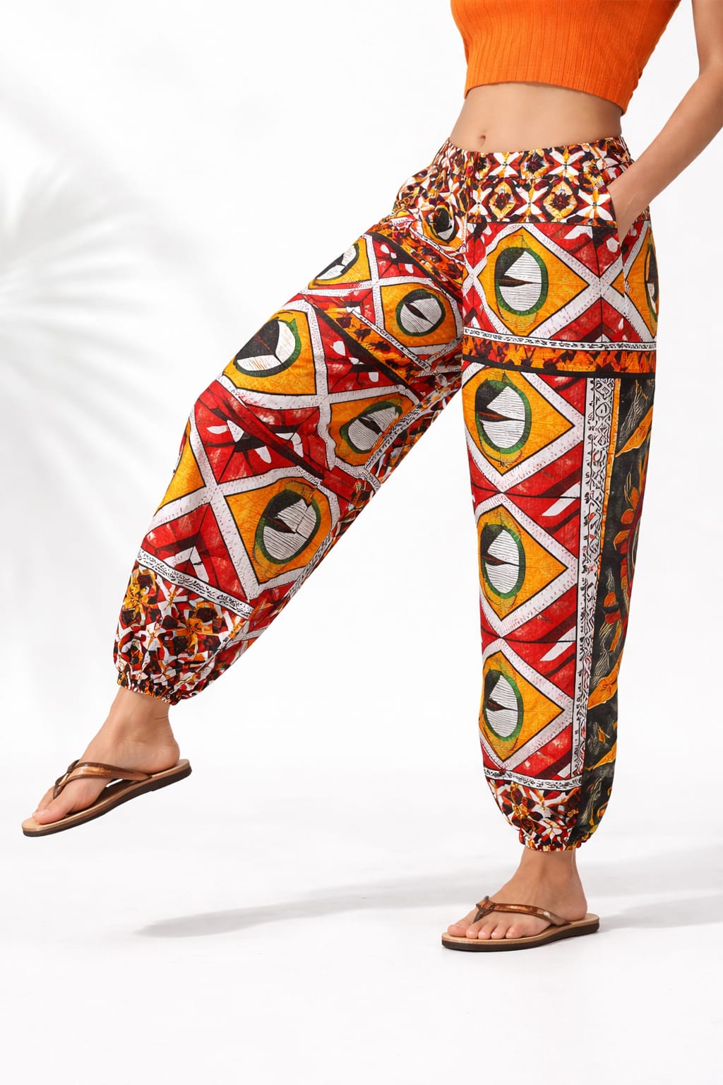 Calça ZZAT com estampa étnica vibrante